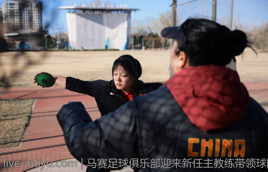 马赛足球俱乐部迎来新任主教练带领球队重振辉煌